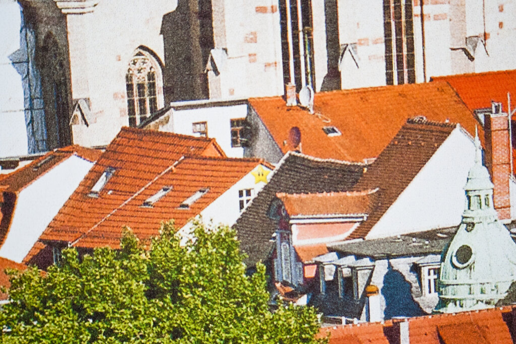 Mario Stern an Hauswand