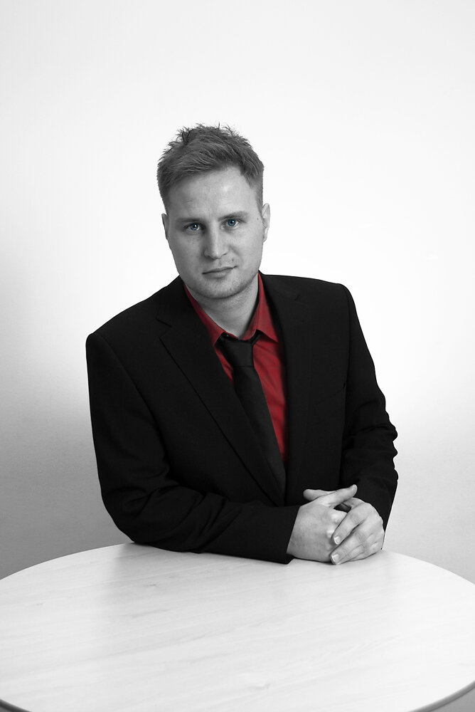 Portrait Schwarzweiß Anzug