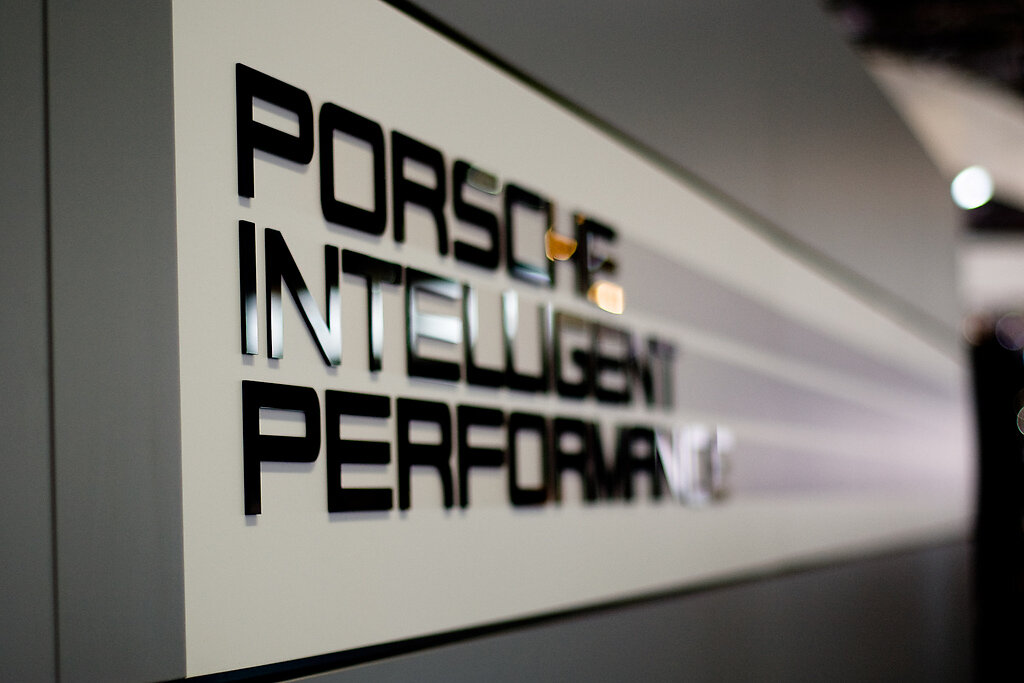 Porsche Performance Logo