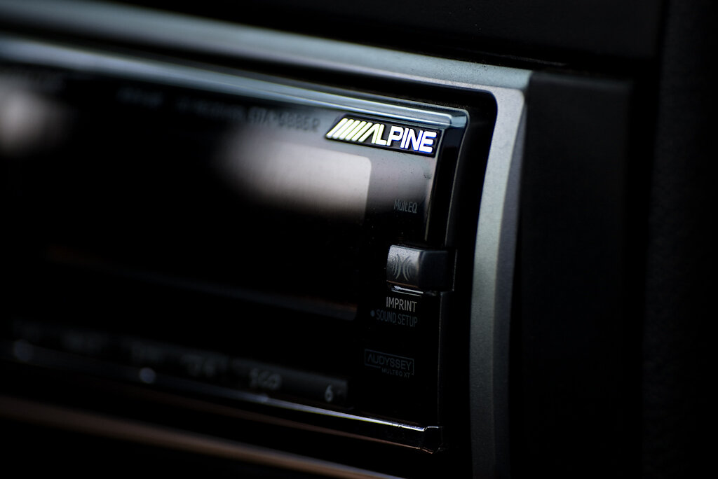 Alpine Radio Front