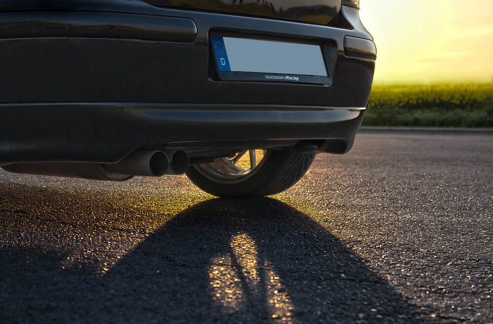 Felgen Schatten und Auspuff