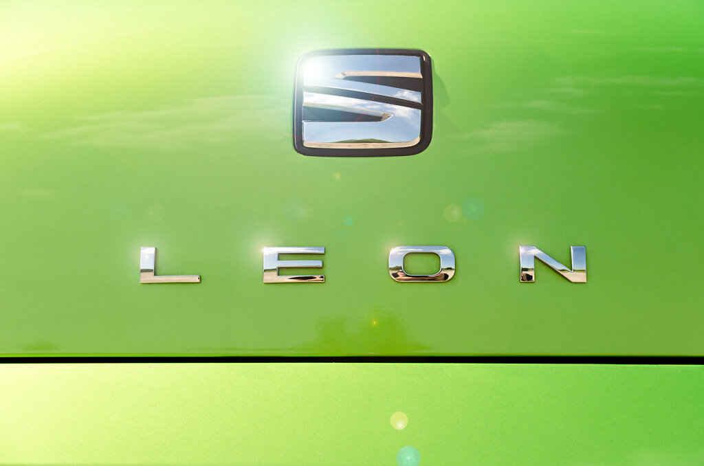 Schriftzug Leon Zeichen Seat