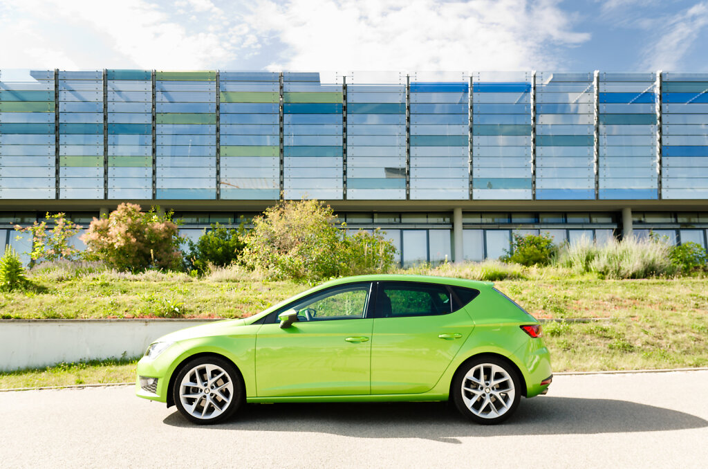 Seitenansicht Seat Leon grün