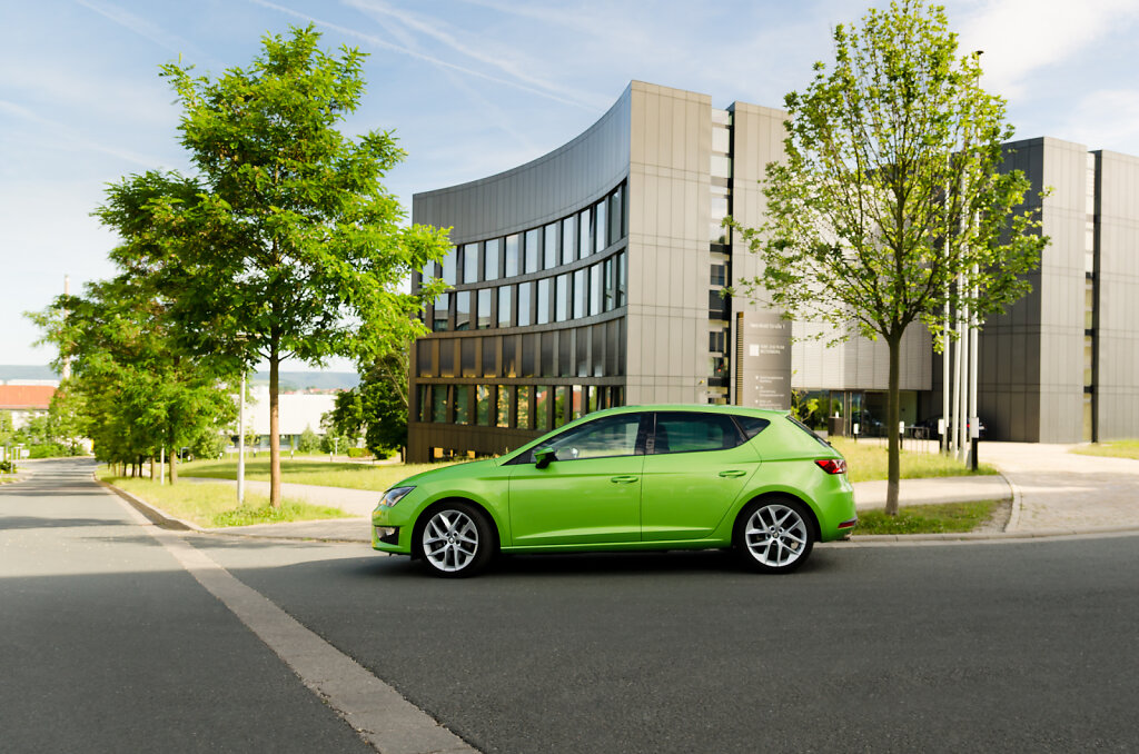 Auto Kreuzung Seat Leon grün