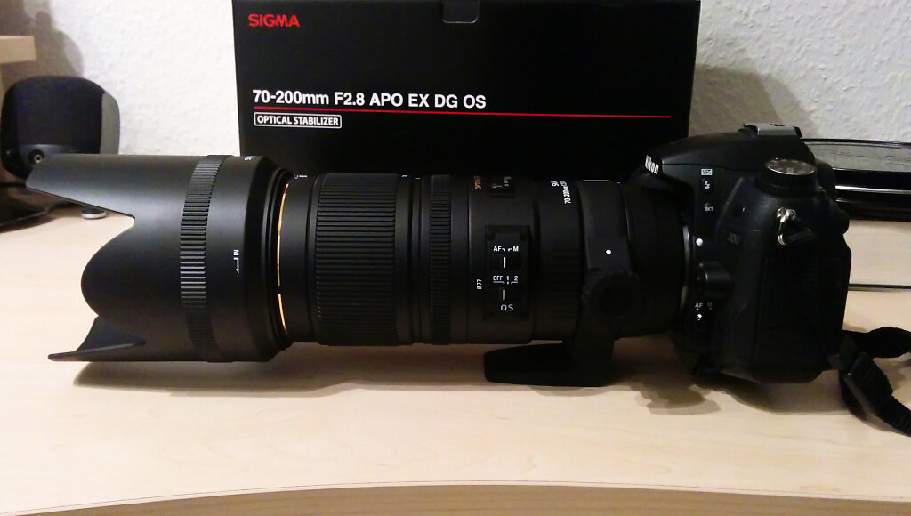 Sigma Teleobjektiv 70-200mm F2.8 seitlich
