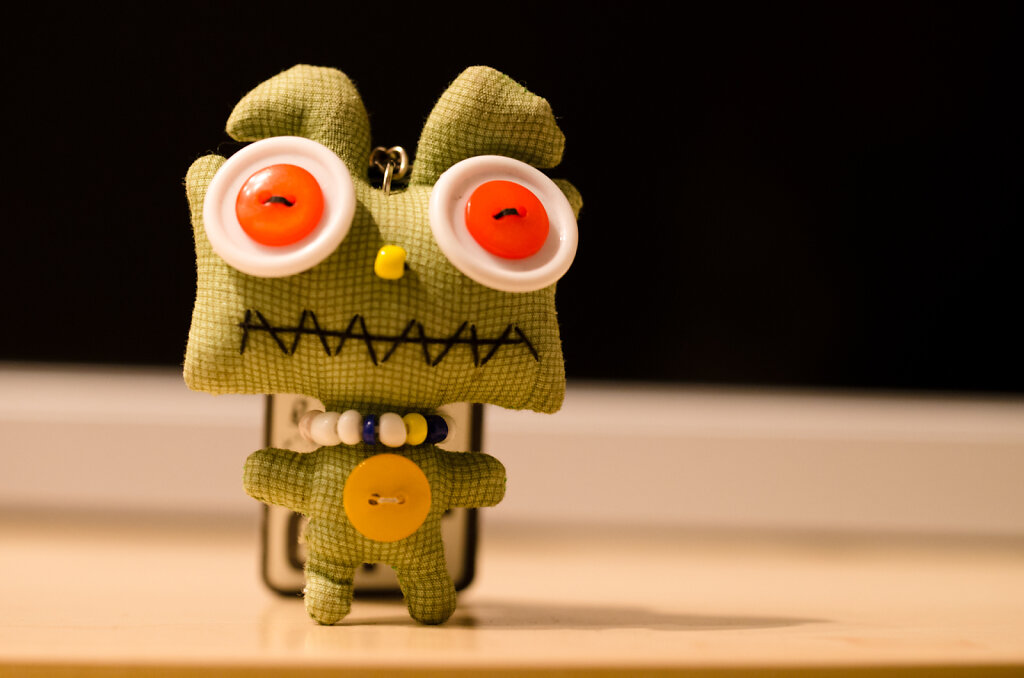 Grusel Figur Knopfauge